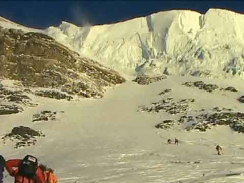 
Climbing K2 Bottleneck July 26, 2004 - K2: El Gran Cristal Y El Leon Domado (Al Filo De Lo Imposible) DVD
